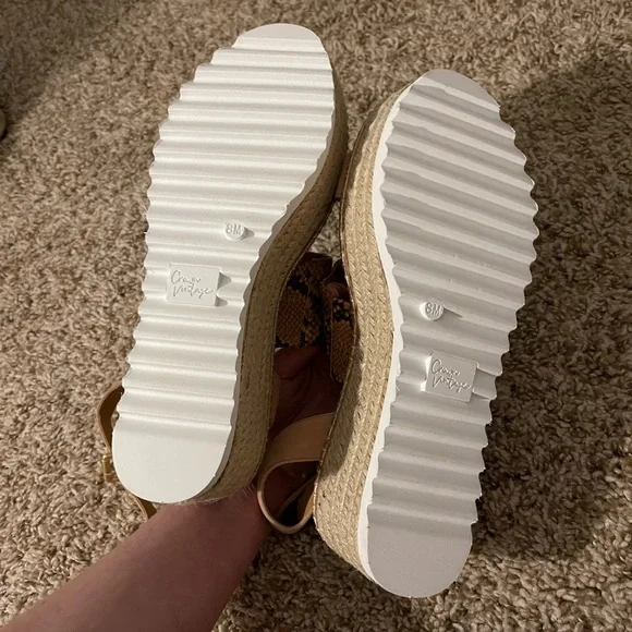 NWOT Crown Vintage Platform Sandal - Picture 6 of 6